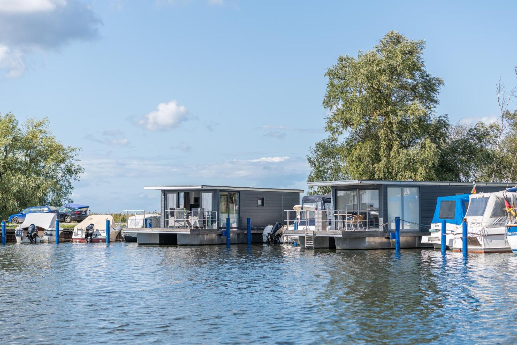 Marina Martinshafen - Lotsenhaus Hotel Neuhof  Kültér fotó