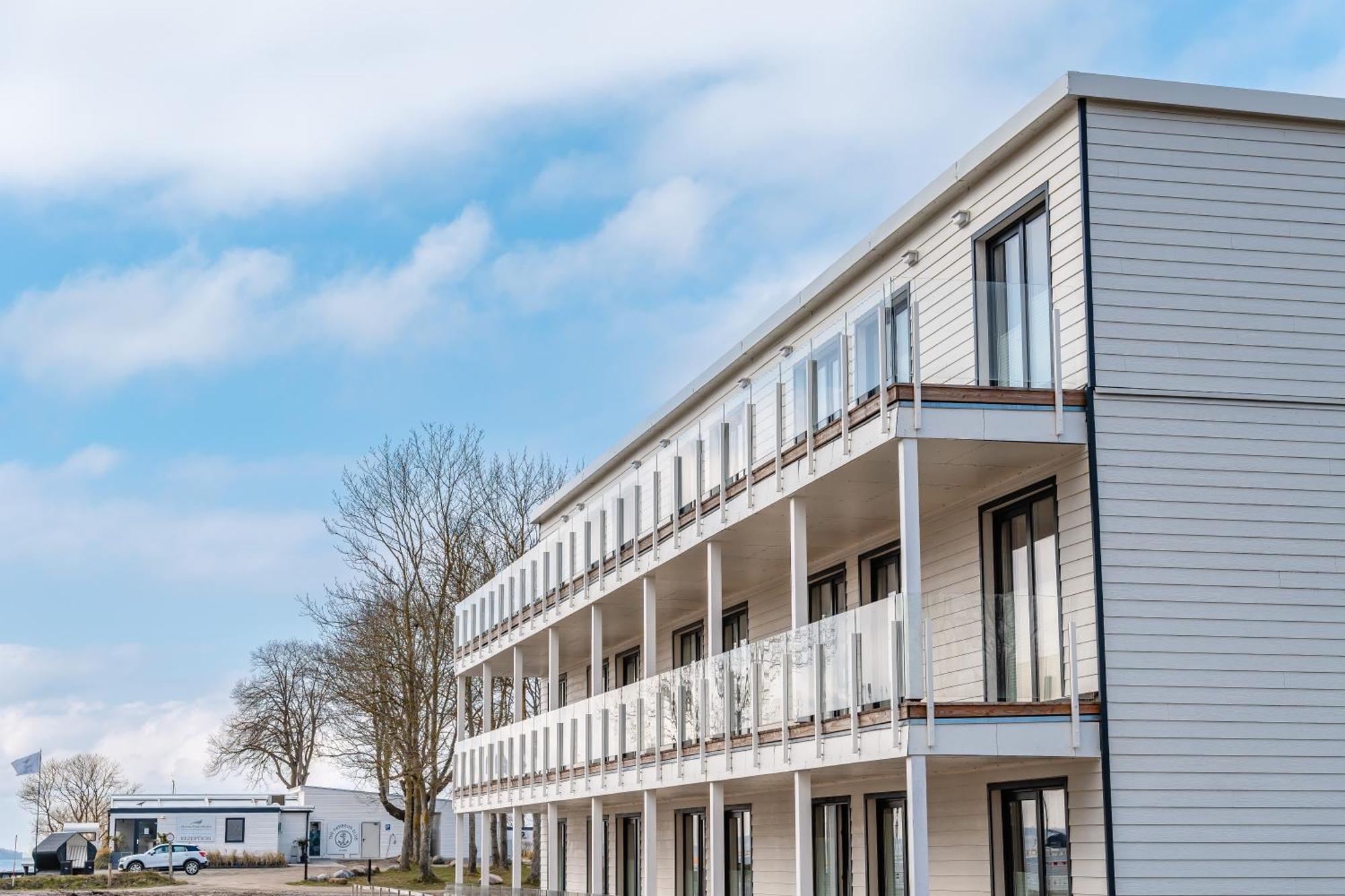 Marina Martinshafen - Lotsenhaus Hotel Neuhof  Kültér fotó
